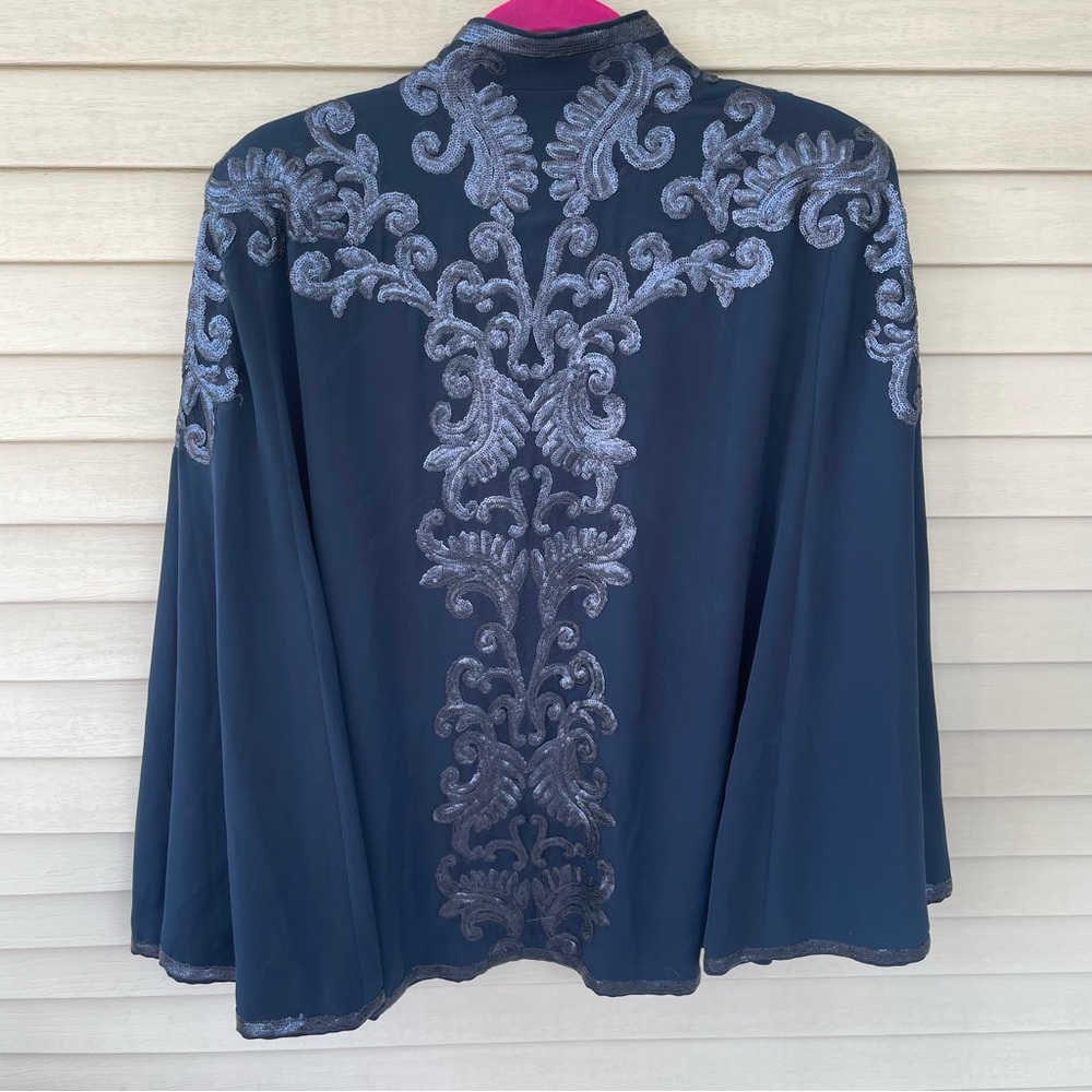 Tadashi Shoji METALLIC PAILLETTE EMBELLISHED CREPE CAPELET Size XL - Picture 7 of 11